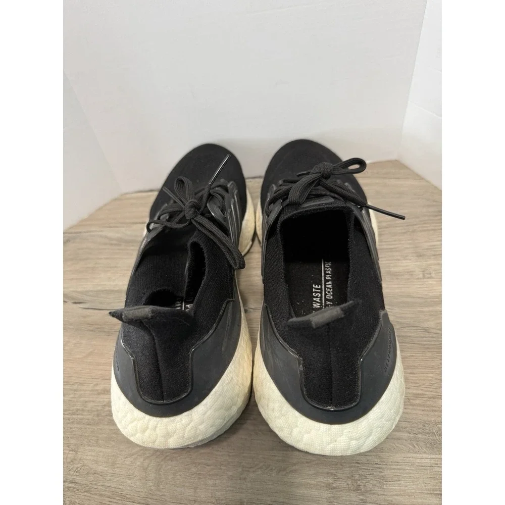Adidas UltraBoost 22 Mens Size 9.5 Black White Athletic Running Shoes Sneakers